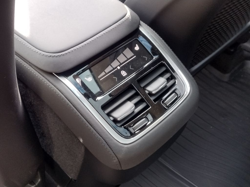 2026 VOLVO XC90 - Image 19