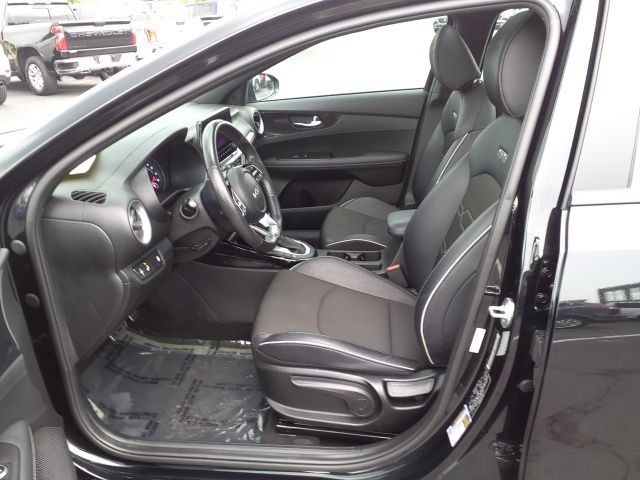2023 Kia Forte GT-Line photo 17