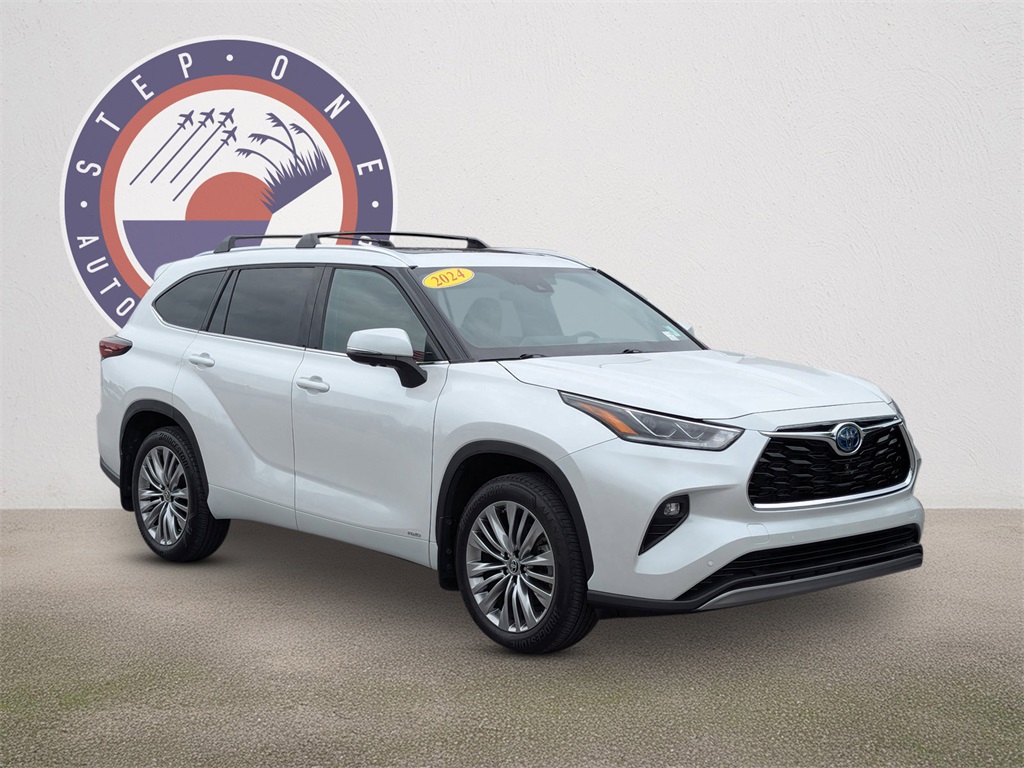 2024 Toyota Highlander Hybrid Platinum photo 2