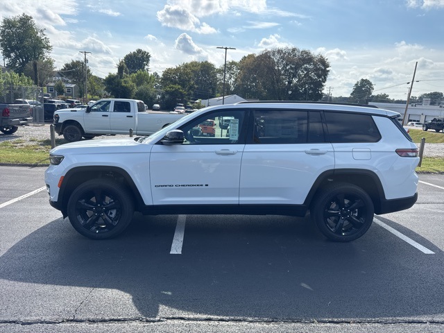 2025 Jeep Grand Cherokee Altitude photo 4