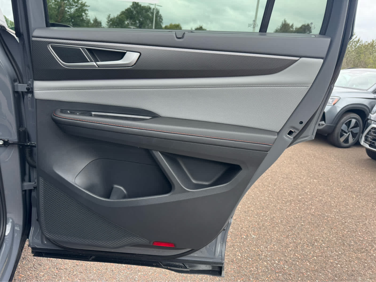 2025 Volkswagen Atlas Peak Edition SE photo 31