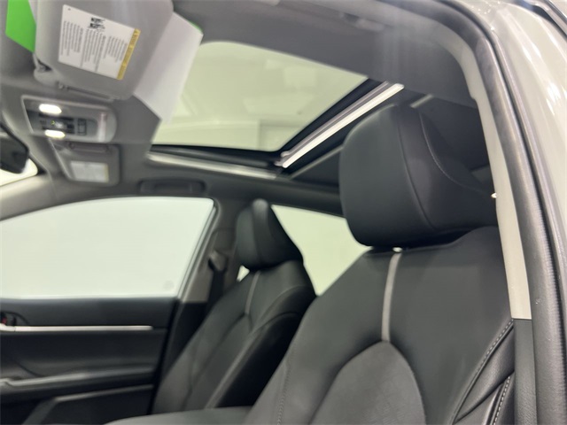 2022 Toyota Camry XSE photo 16