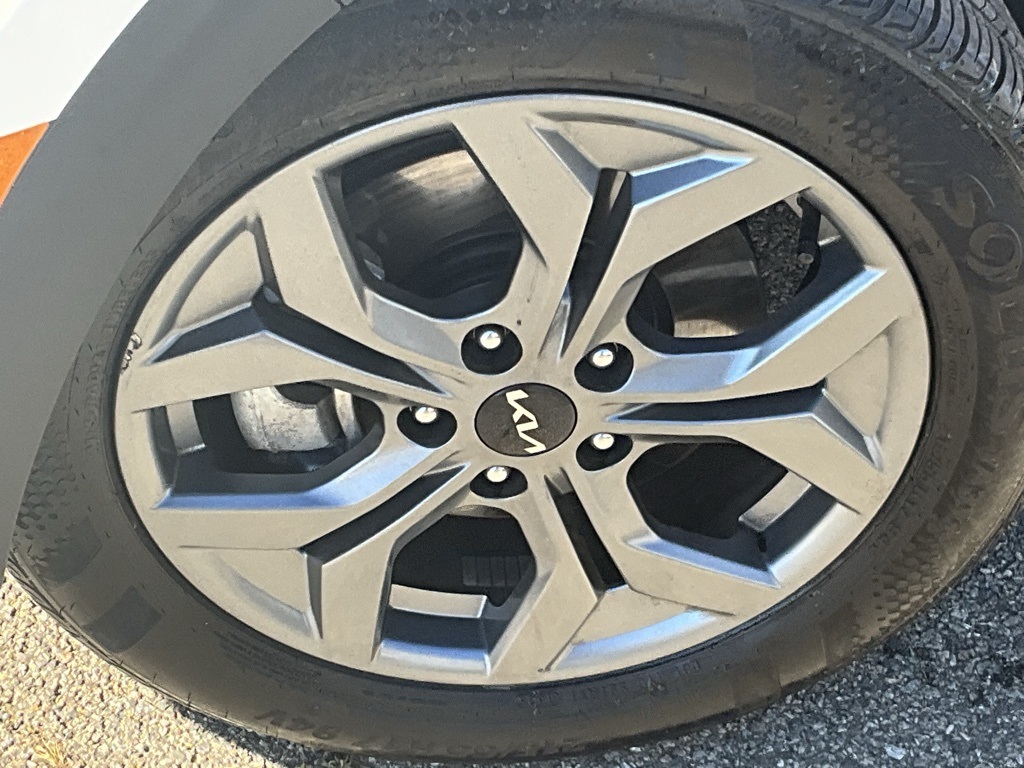 2025 Kia Seltos LX photo 4