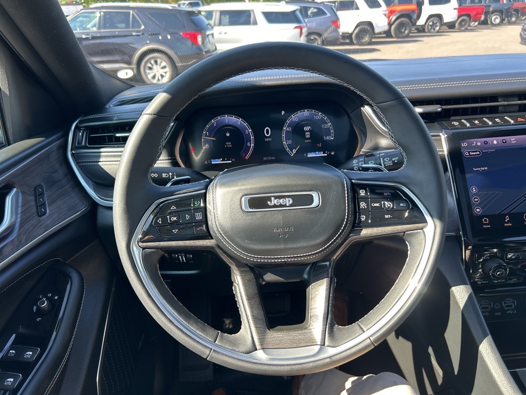 2024 Jeep Grand Cherokee Overland photo 11