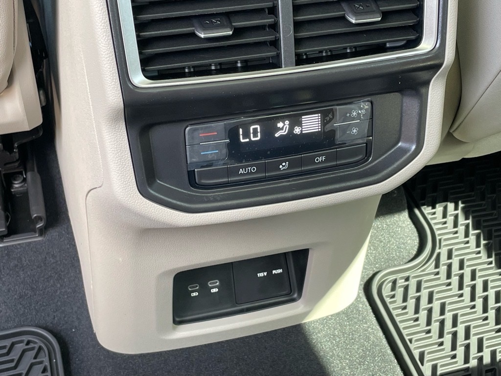2026 Volkswagen Atlas SE photo 11