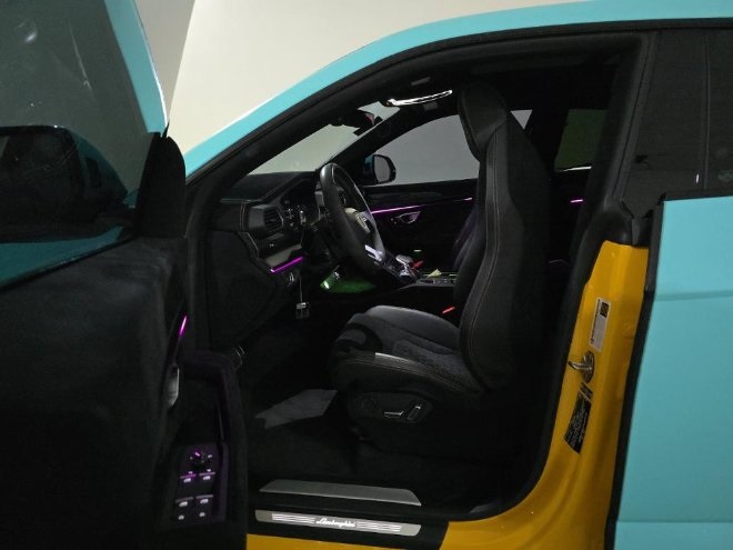 2023 Lamborghini Urus Performante photo 3