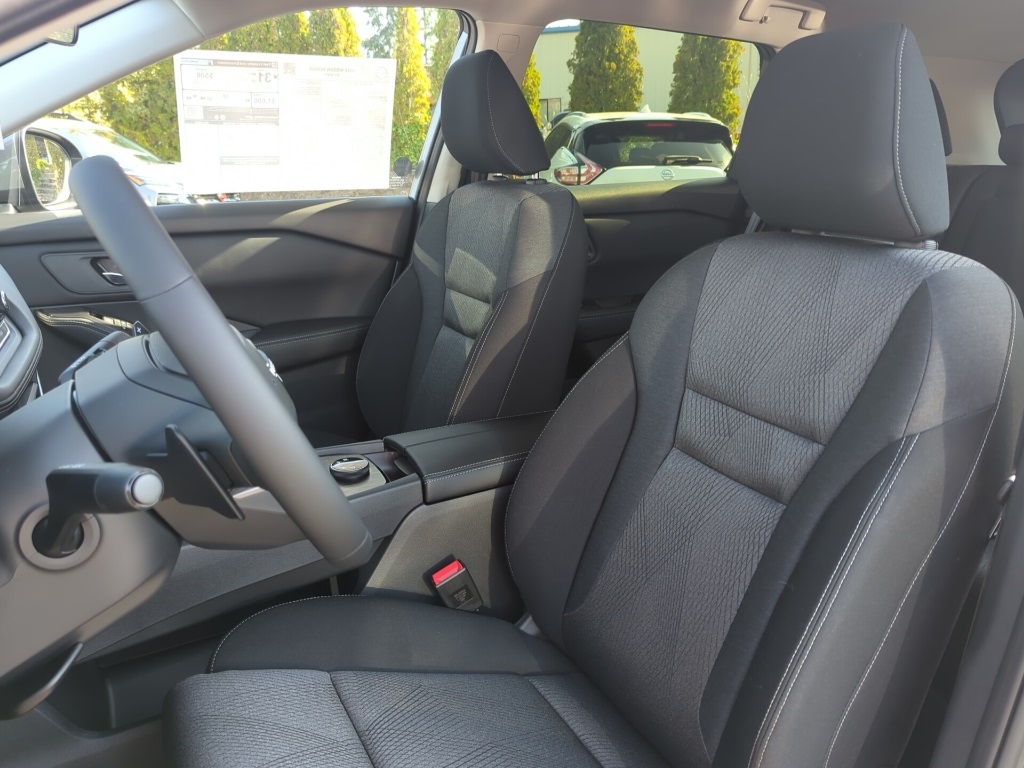 2026 Nissan Rogue SV AWD photo 14