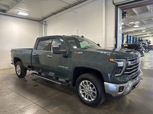 2025 Chevrolet Silverado 3500HD LTZ photo 3