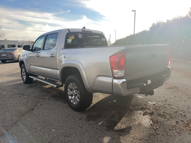 2017 Toyota Tacoma SR5 photo 3