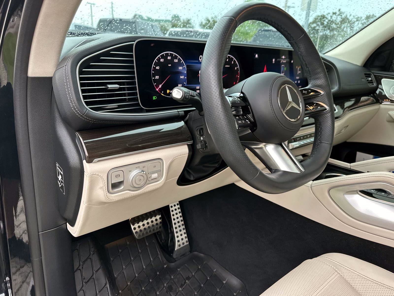 2025 Mercedes Benz GLS 580 4MATIC photo 18