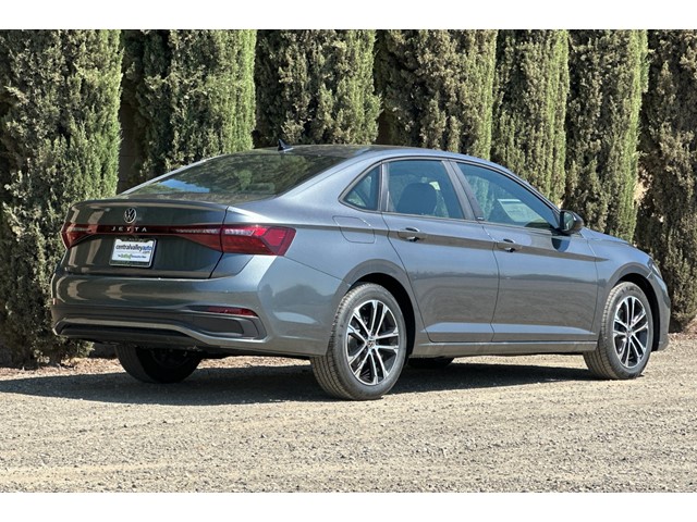 2025 Volkswagen Jetta 1.5T Sport photo 3