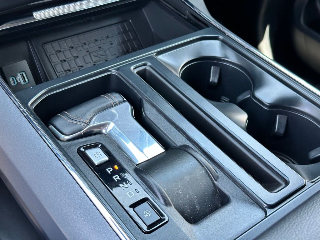 2023 Ford F-150 Lightning Lariat photo 13