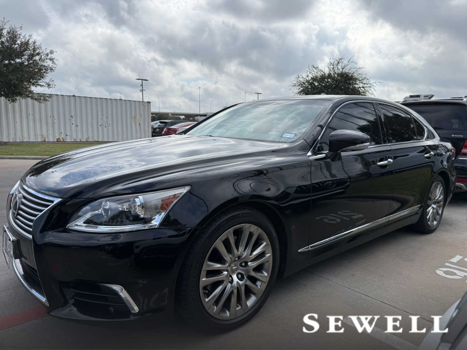 2015 Lexus LS's photo