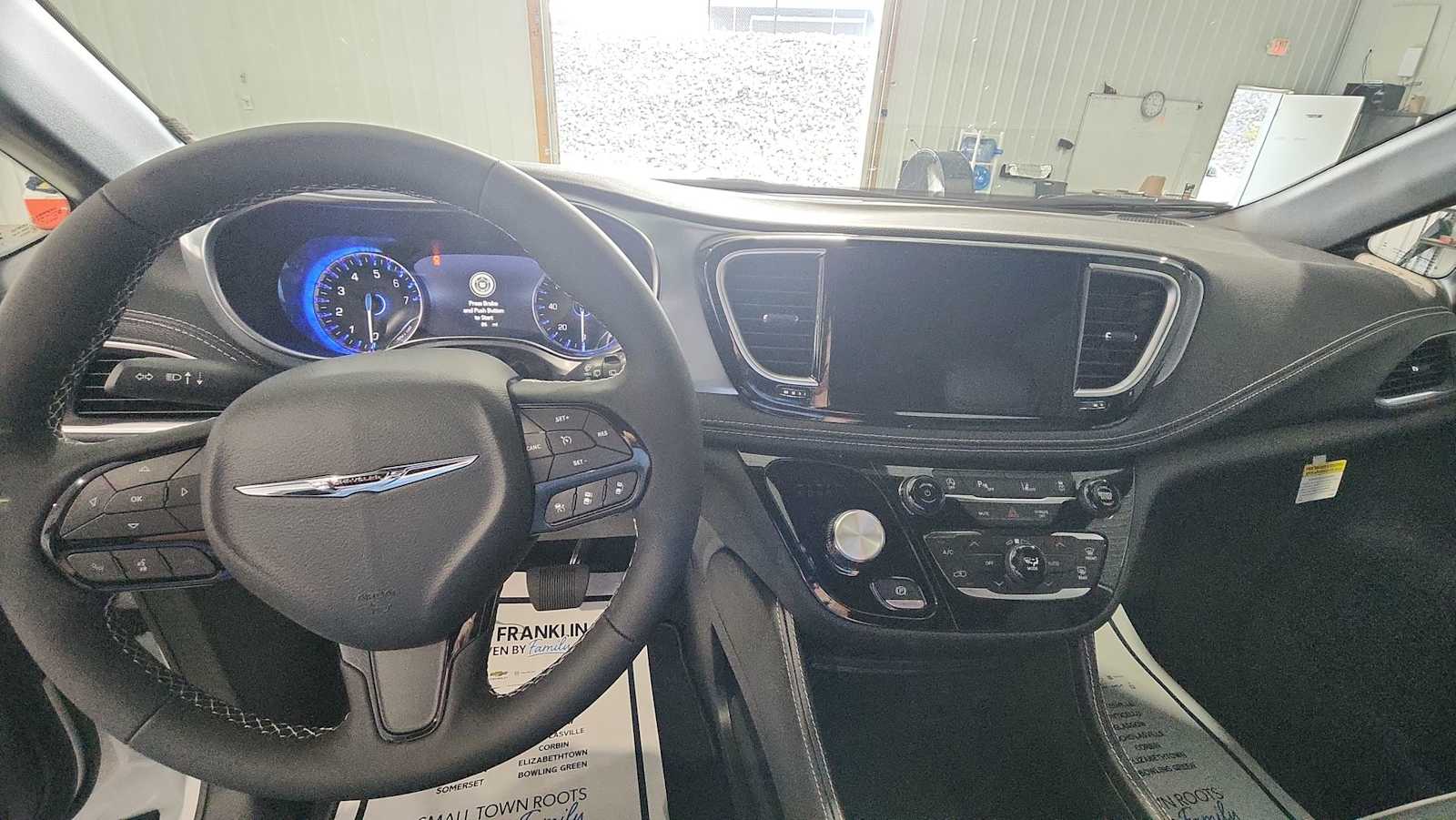2026 Chrysler Pacifica Limited photo 10