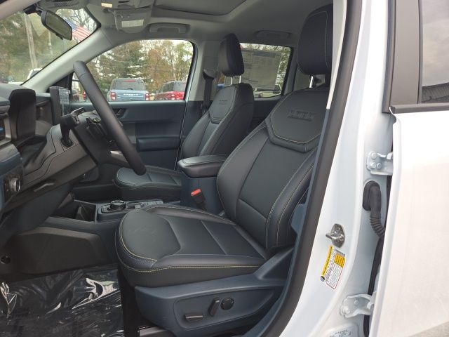 2025 Ford Maverick photo 2