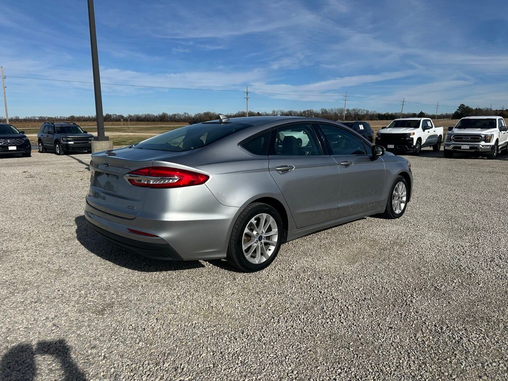 2020 Ford Fusion Hybrid SE photo 2