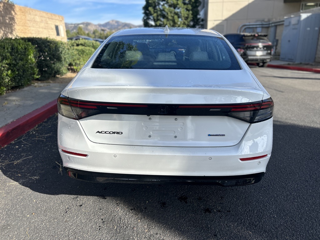 Used 2024 White Honda EX-L image 8