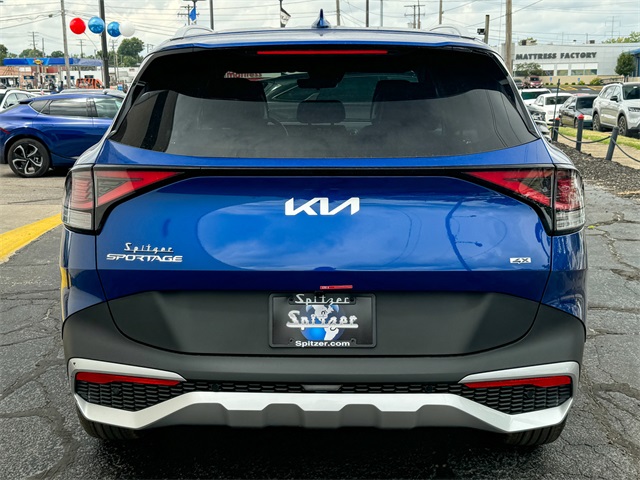 2025 Kia Sportage EX photo 3