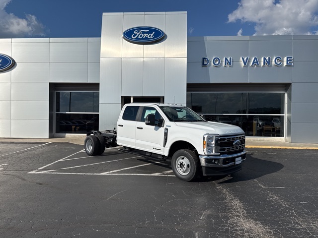 2026 Ford F-350 Super Duty Chassis Cab XL's photo