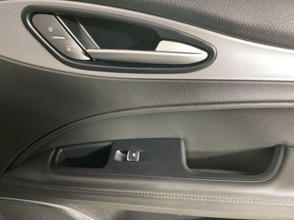 2018 Alfa Romeo Stelvio Base photo 12