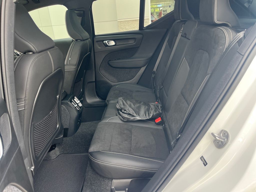 2024 Volvo XC40 Recharge Ultimate photo 19