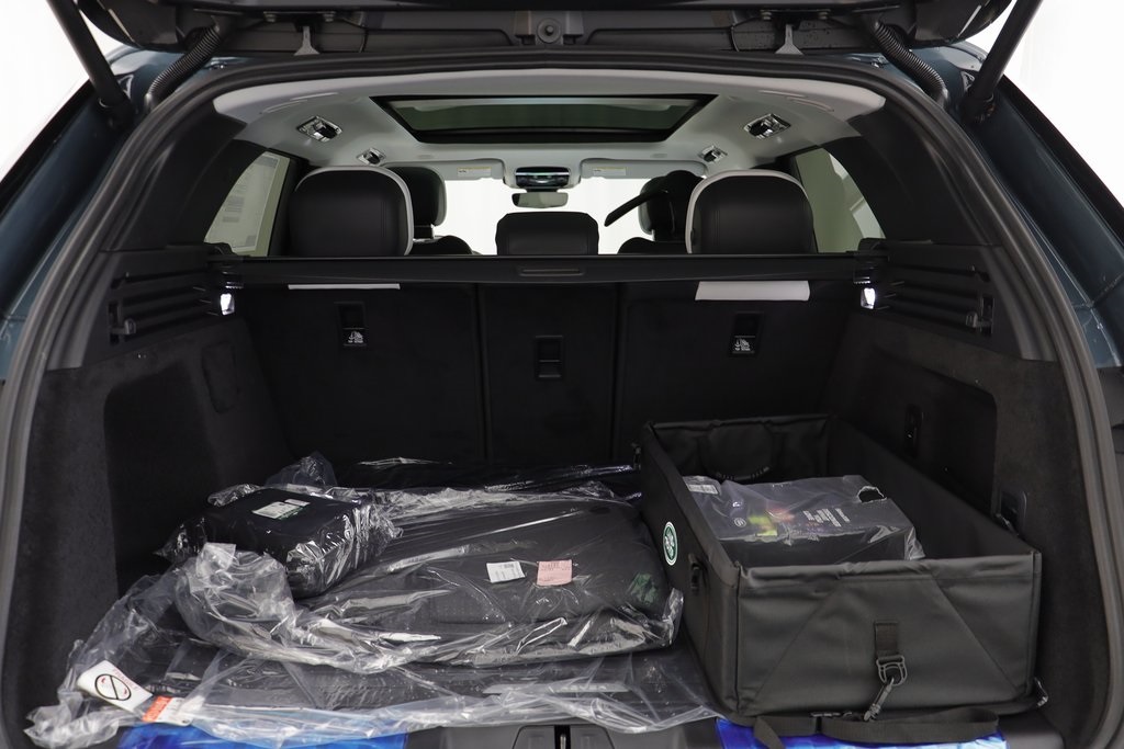 2025 Land Rover Range Rover Sport SE photo 16