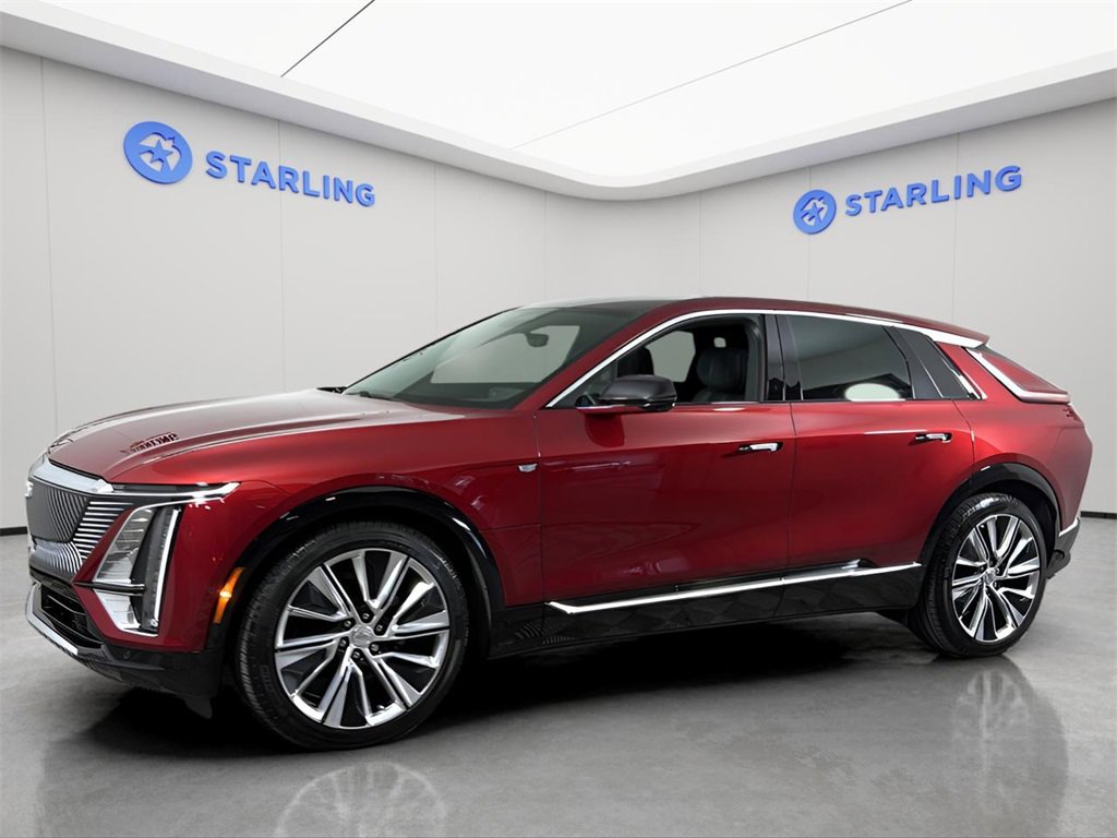 2024 Cadillac Lyriq Luxury photo 2