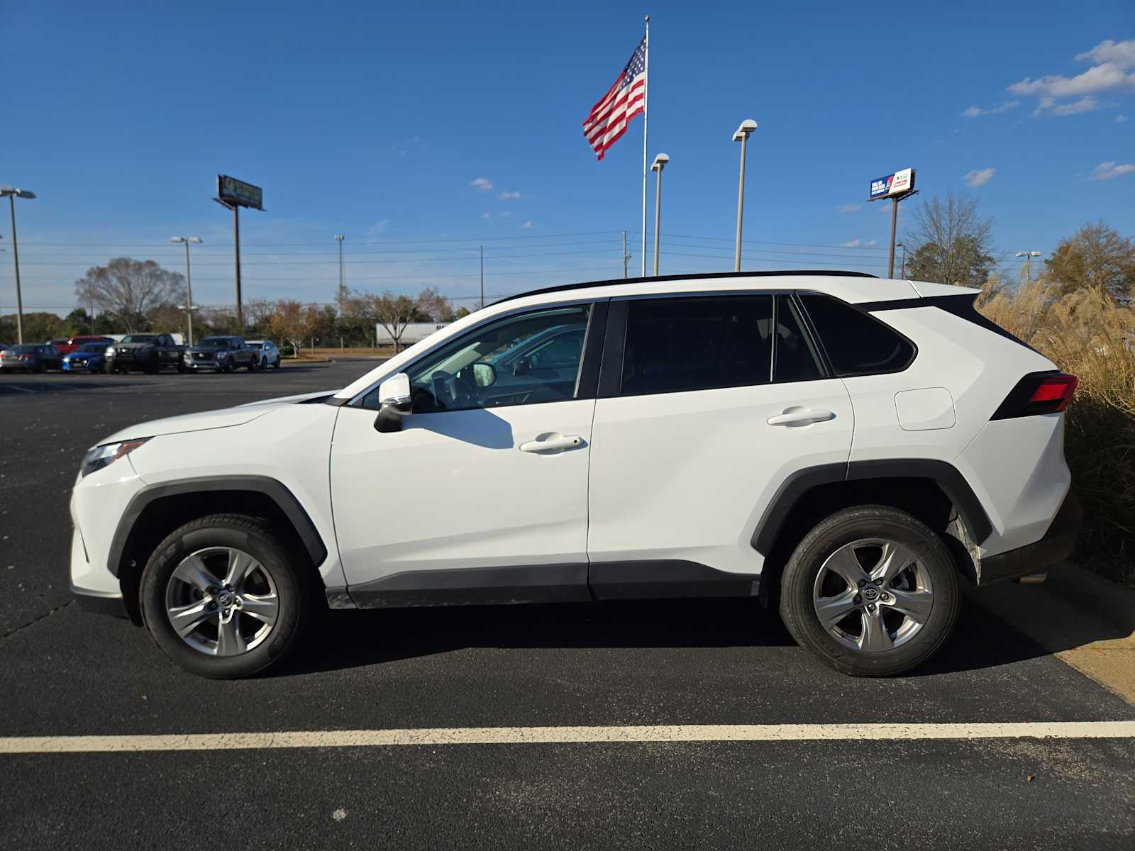 2024 Toyota RAV4 XLE photo 4