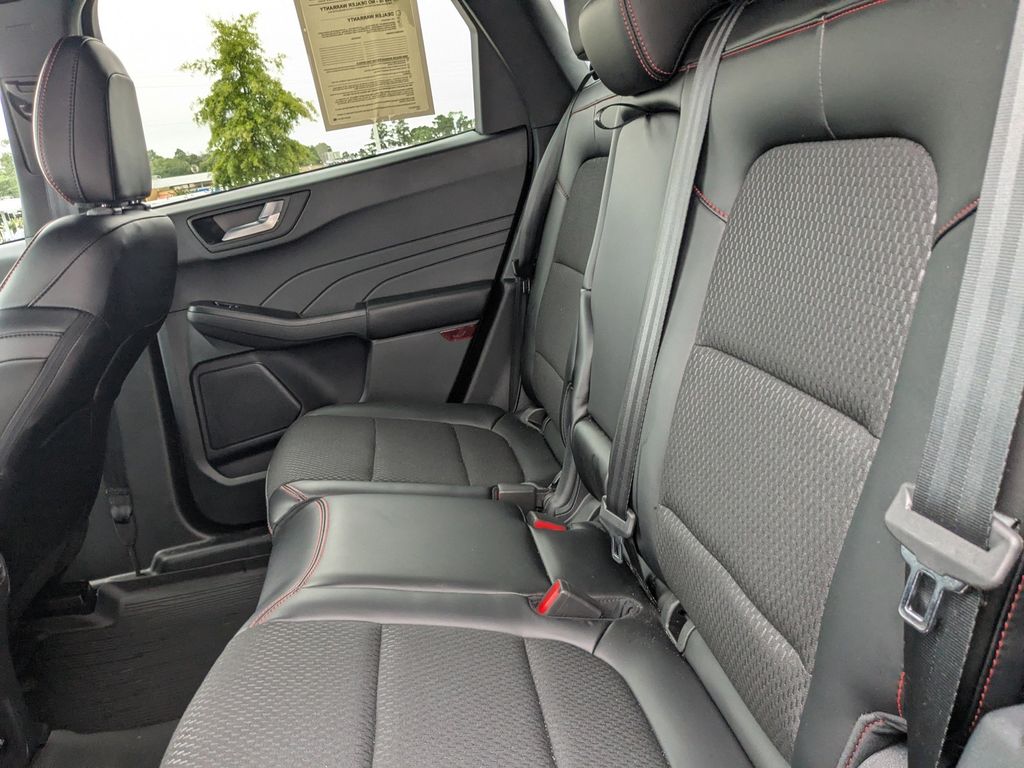 2025 Ford Escape Hybrid ST-Line photo 10