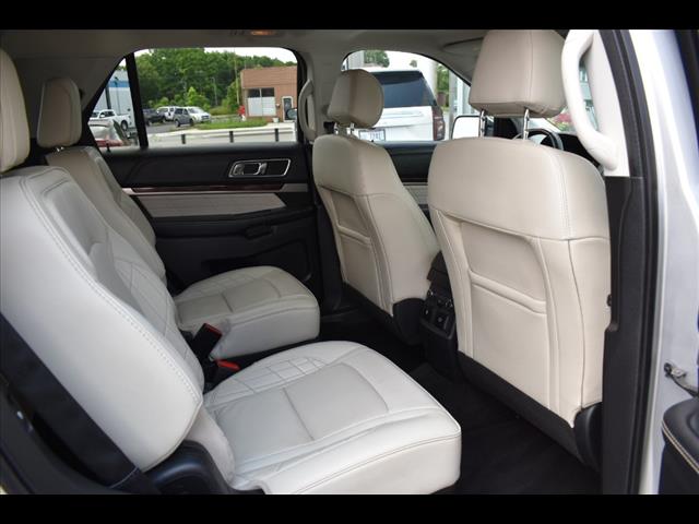 2017 Ford Explorer Platinum photo 3