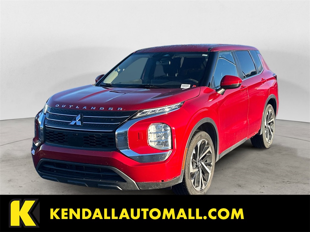 2022 Mitsubishi Outlander ES's photo