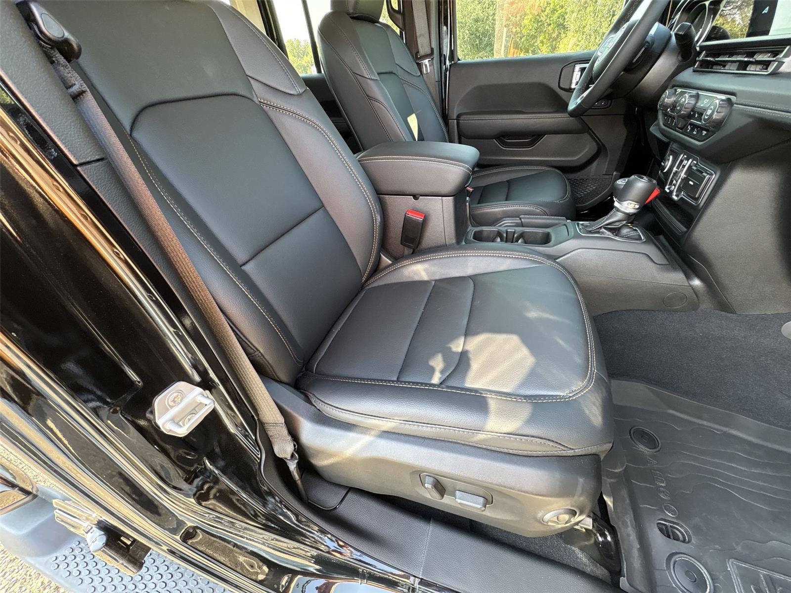2025 Jeep Wrangler Sahara photo 23