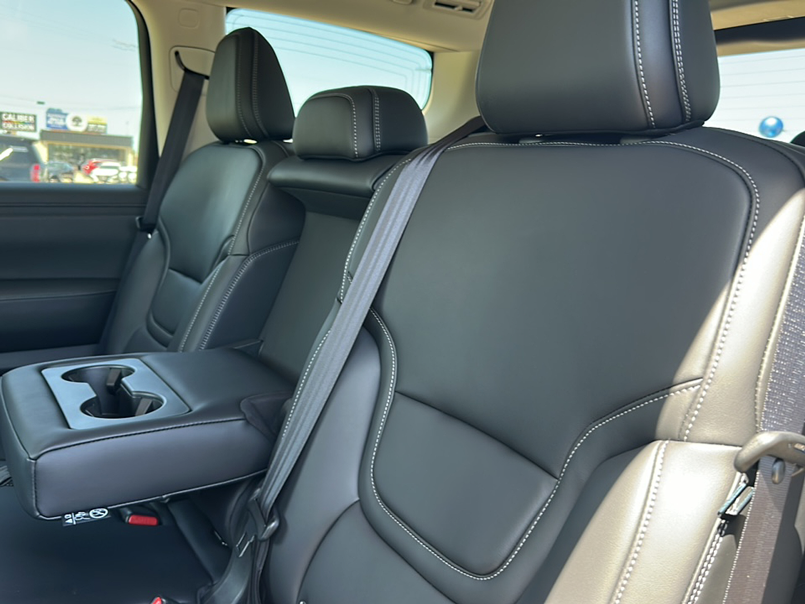 2025 Nissan Armada SV photo 8