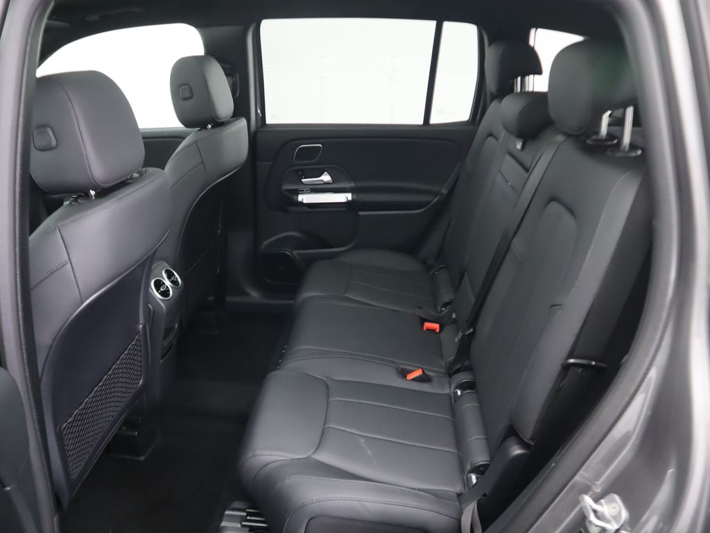 2025 Mercedes Benz GLB 250 photo 21
