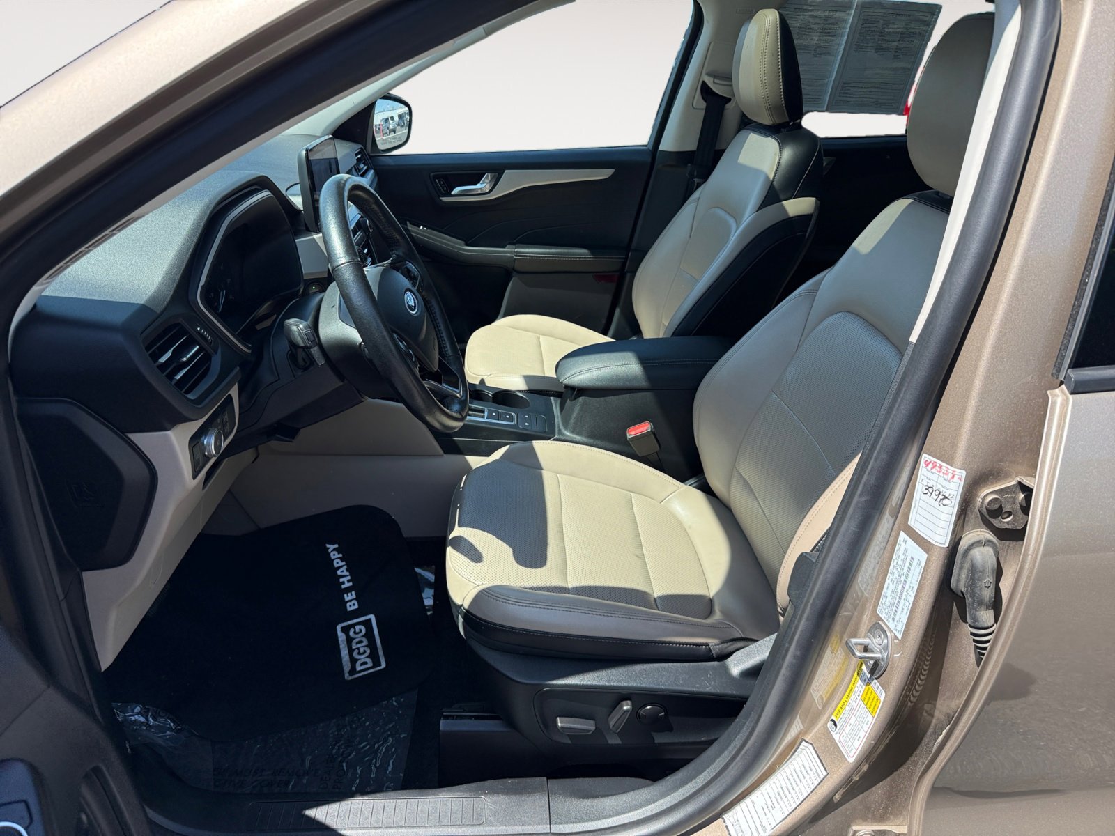 2021 Ford Escape SEL photo 10