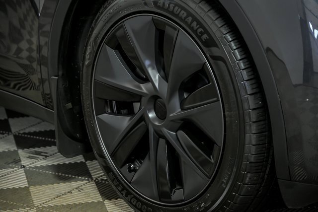 2024 Tesla Model Y Long Range photo 4