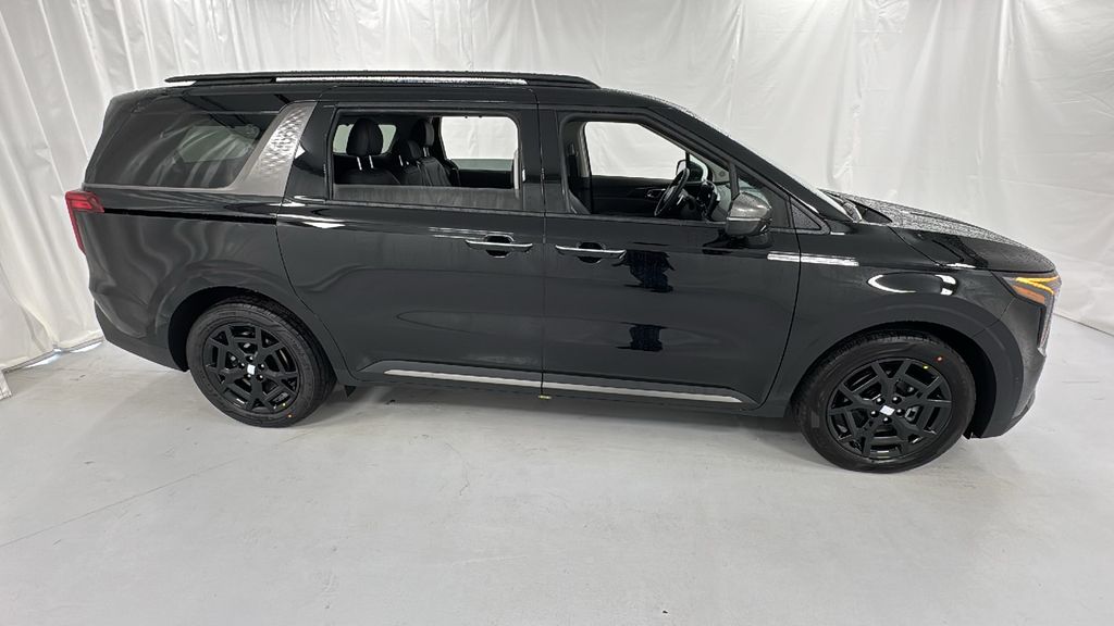 2026 Kia Carnival SX photo 2