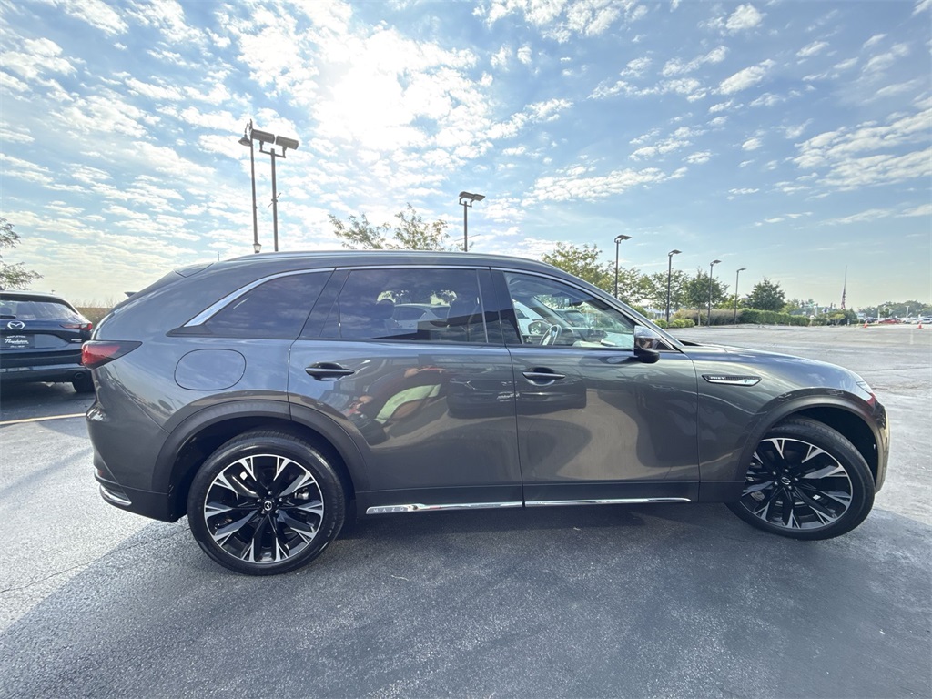 2024 Mazda CX-90 Plug-in Hybrid Premium photo 3