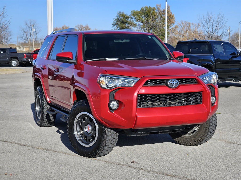 2016 Toyota 4Runner SR5's photo