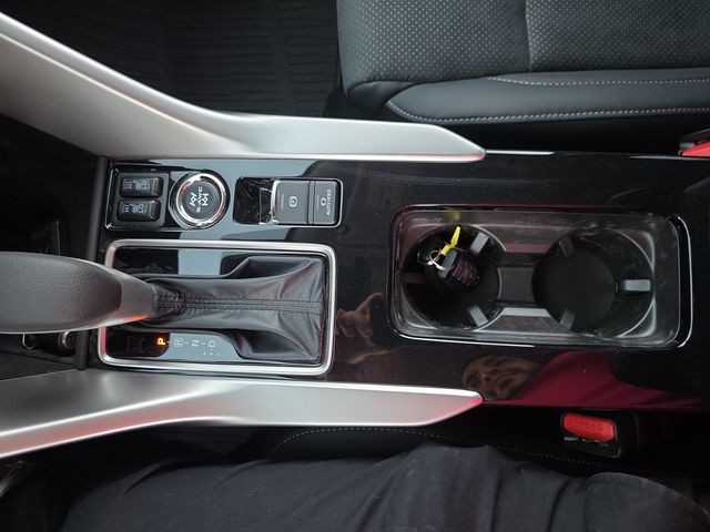 2025 Mitsubishi Eclipse Cross SE photo 17