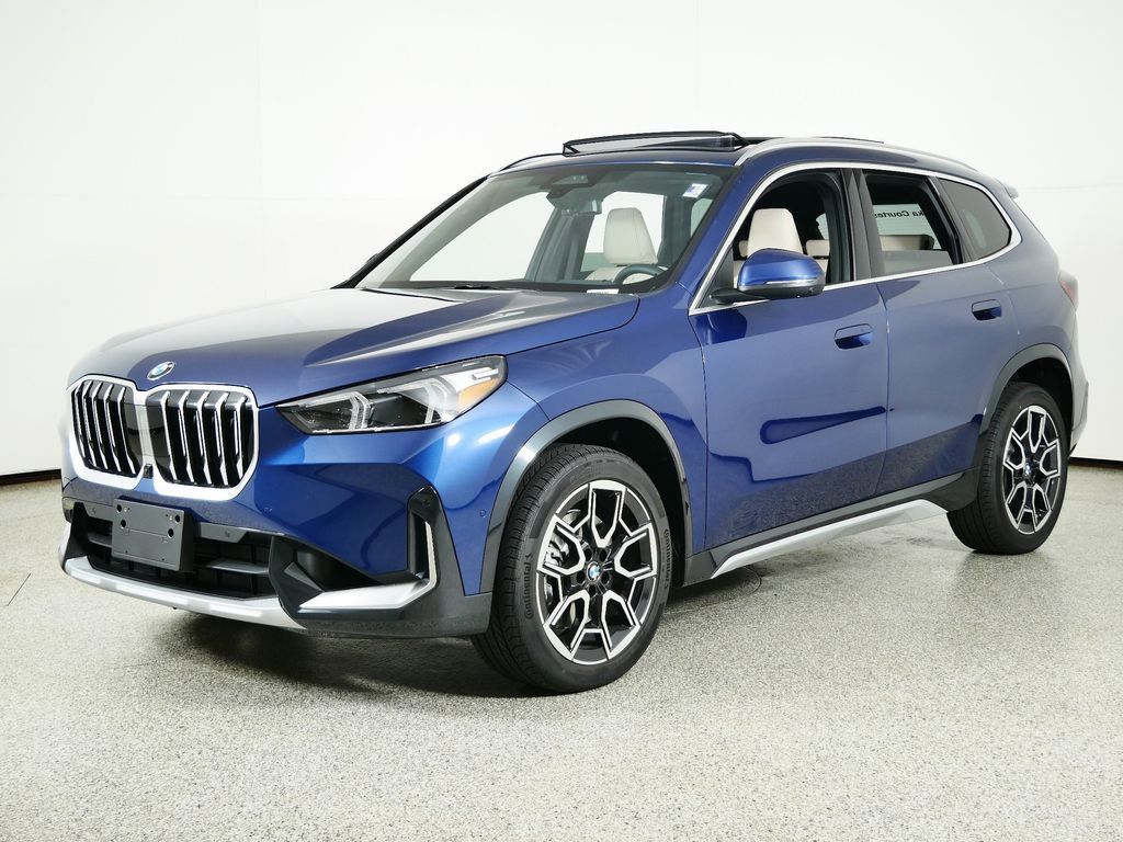 2025 BMW X1 28i's photo
