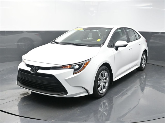 2025 Toyota Corolla LE's photo