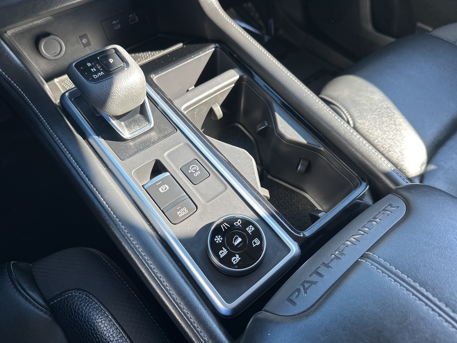 2023 Nissan Pathfinder SL photo 24