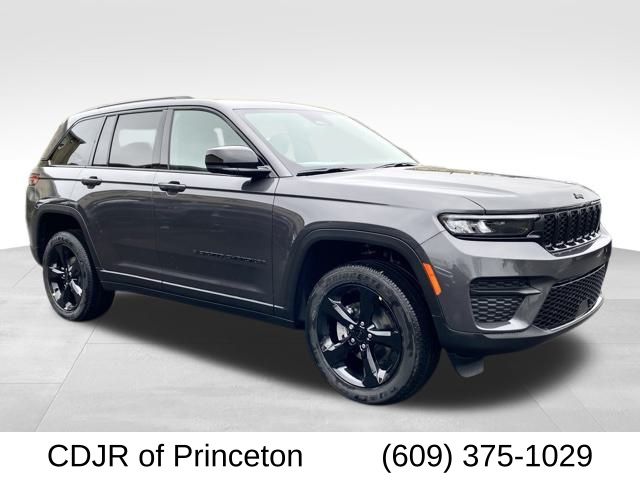 2025 Jeep Grand Cherokee Altitude's photo