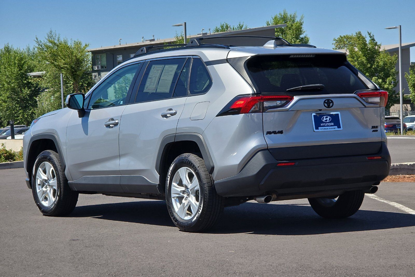 2021 Toyota RAV4 XLE photo 5
