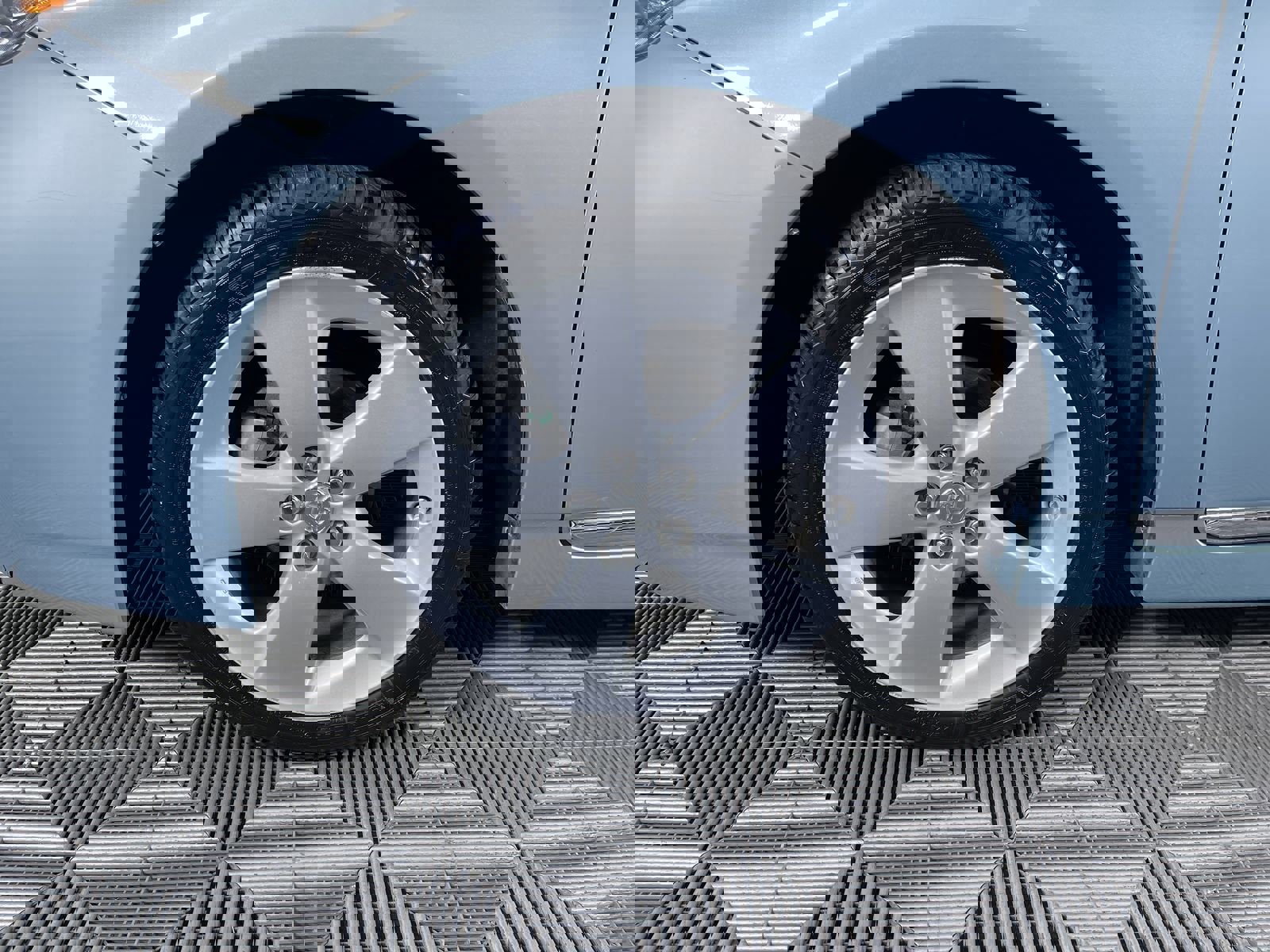 2015 Toyota Prius Four photo 23