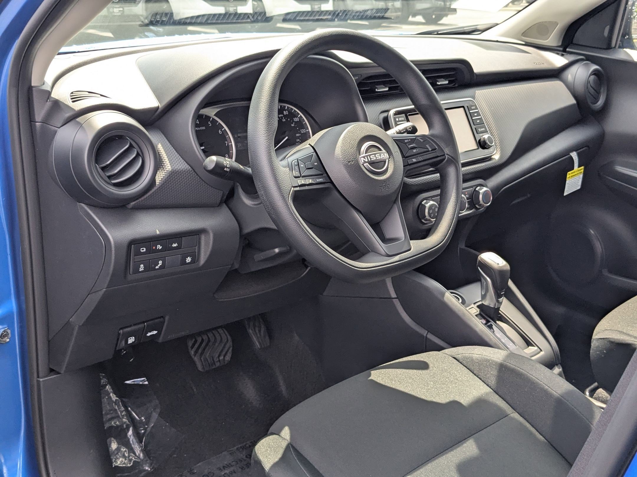 2025 Nissan Kicks Play S photo 9