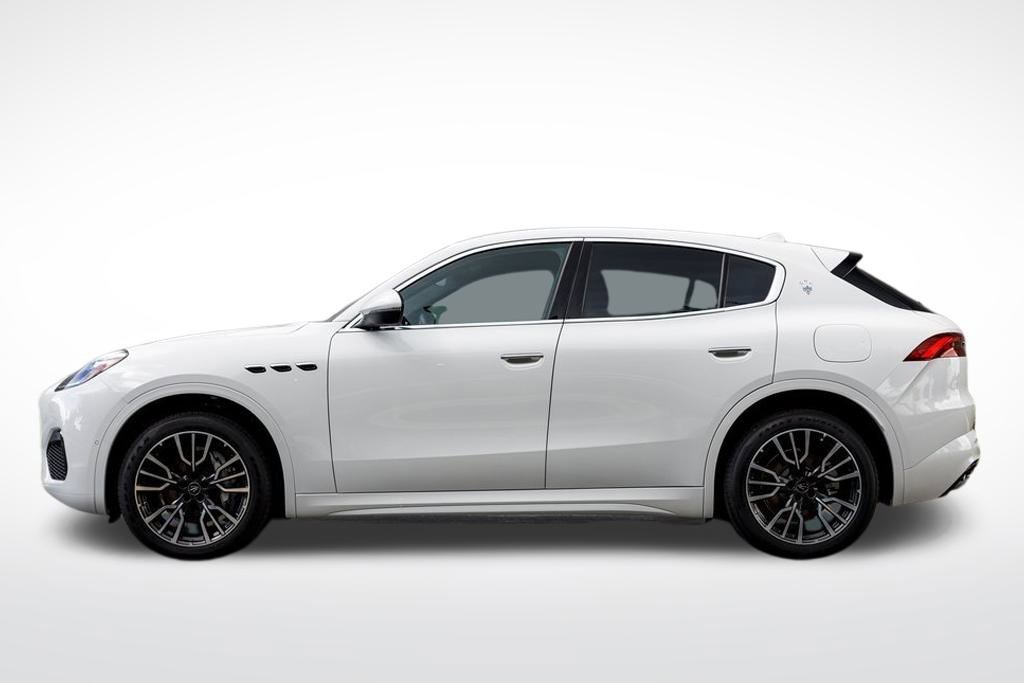 2025 Maserati Grecale photo 2