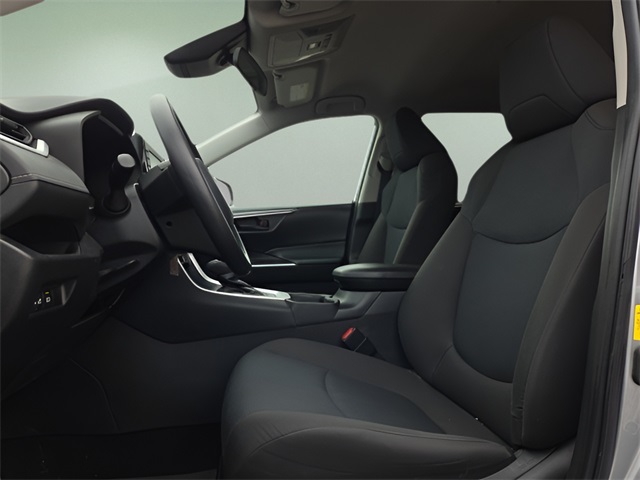 2022 Toyota RAV4 LE photo 8