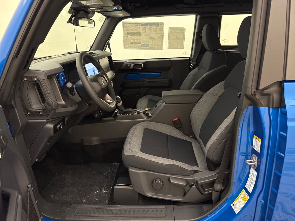2025 Ford Bronco Base photo 4